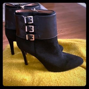 Louise et Cie Black Suede 3-Buckle Booties MINT